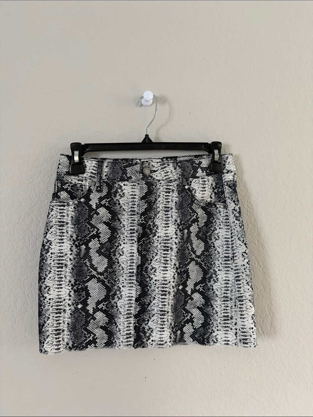 Tinseltown Black & White Snake-Print Mini Skirt Size 3